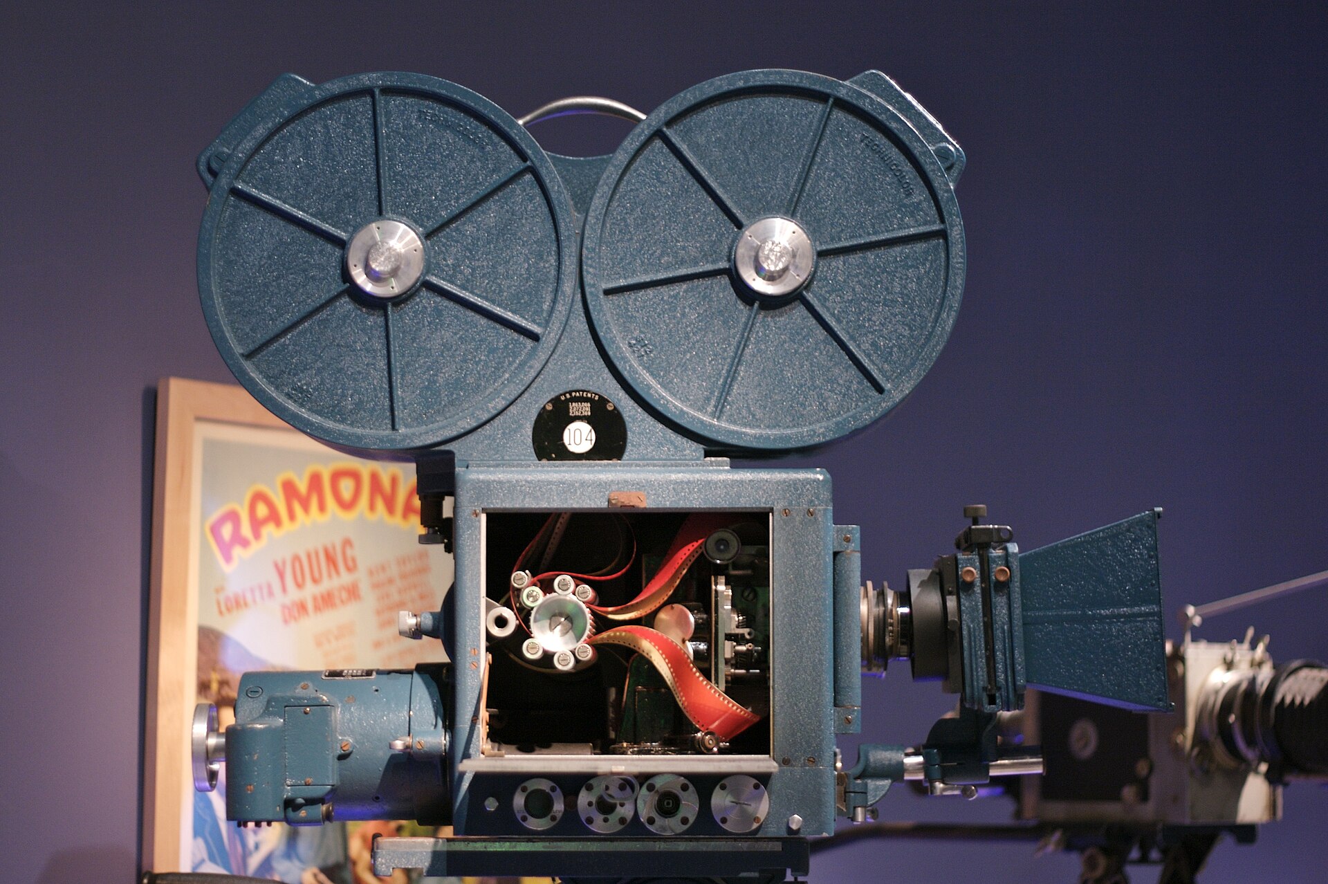 A vintage film projector shows movie reels, illustrating the history of cinema equipment and film industry innovation.
